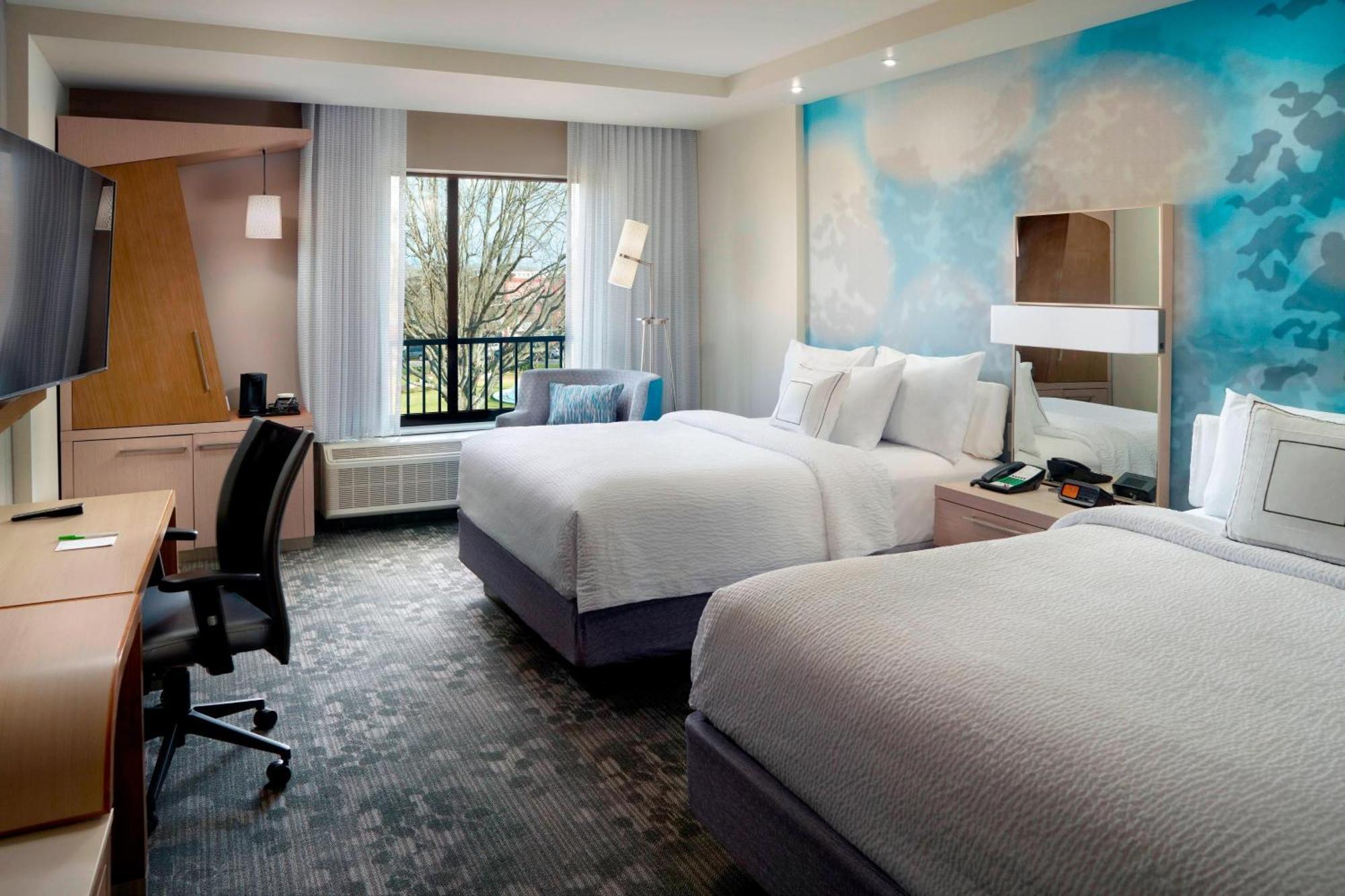 Courtyard By Marriott Lagrange Hotel Bagian luar foto