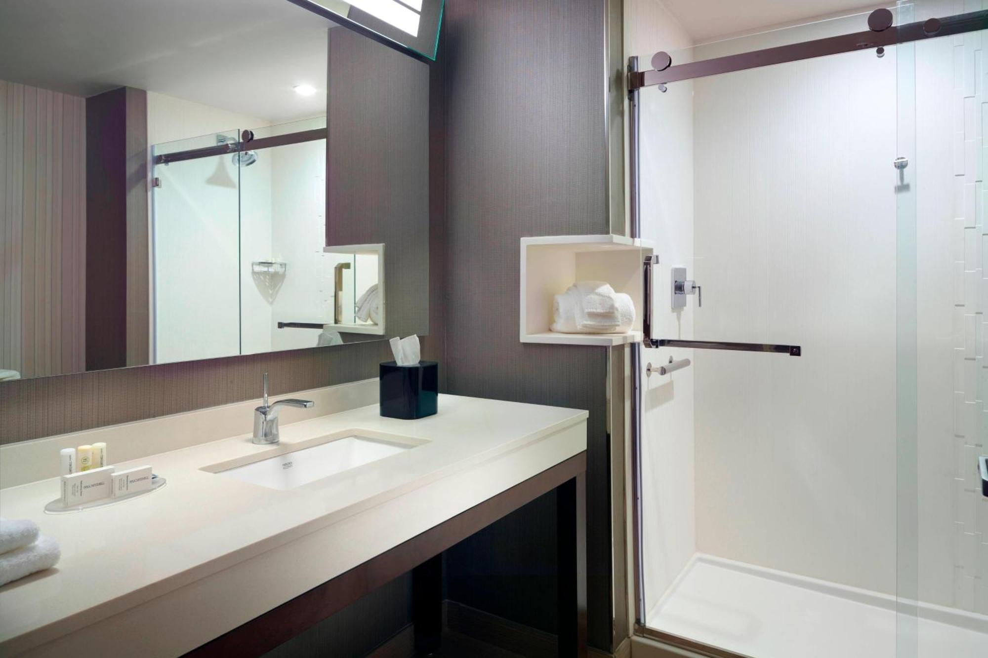 Courtyard By Marriott Lagrange Hotel Bagian luar foto