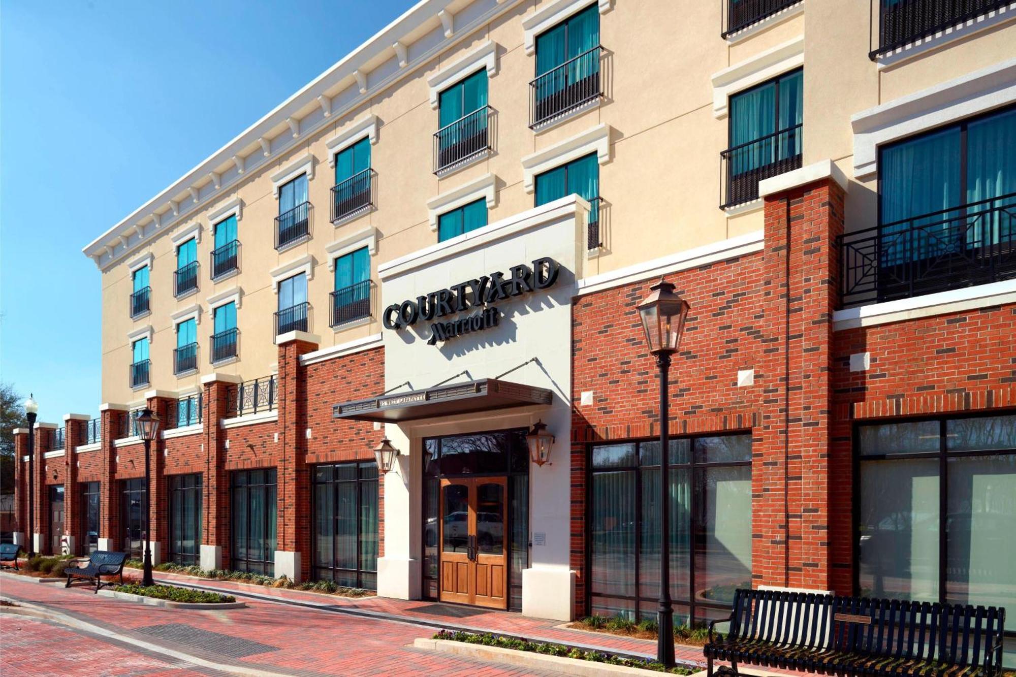 Courtyard By Marriott Lagrange Hotel Bagian luar foto